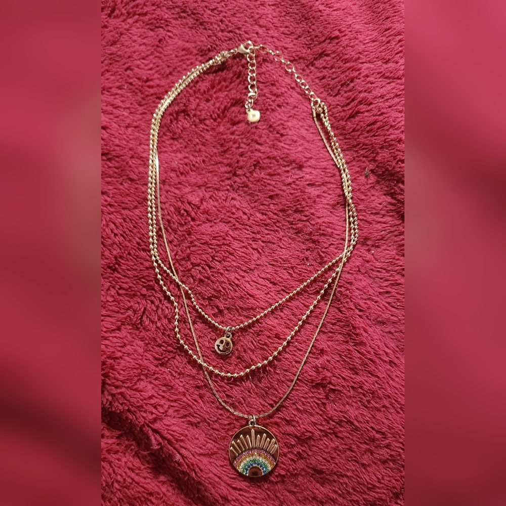 Chic Gold Layered Necklace with Pendant